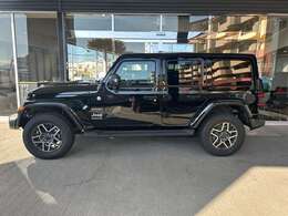 台形のホイールアーチはジープの伝統です。