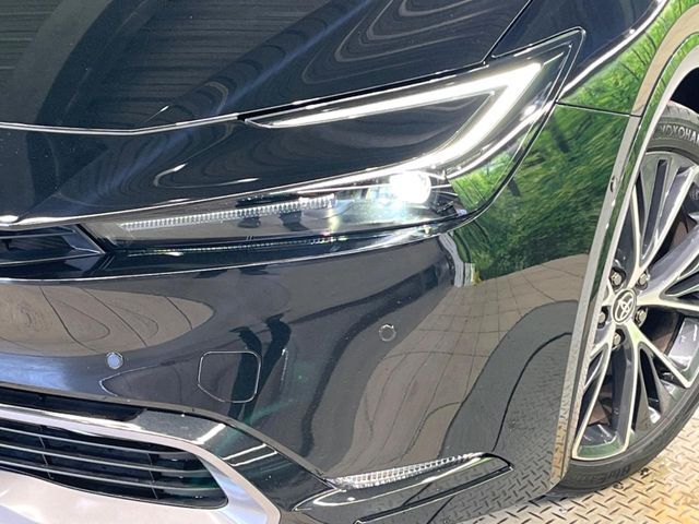 【LEDヘッドライト】悪天候や夜間走行時も良好な視界を確保し安心して運転できる高輝度LEDヘッドライトを装備！点灯速度が早く、消費電力も抑えられています。