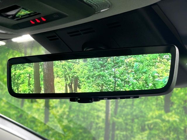 【デジタルインナーミラー】後席の大きな荷物や同乗者で後方が確認しづらい時でも安心！カメラが撮影した車両後方の映像をルームミラー内に表示。クリアな視界で状況の確認が可能です！