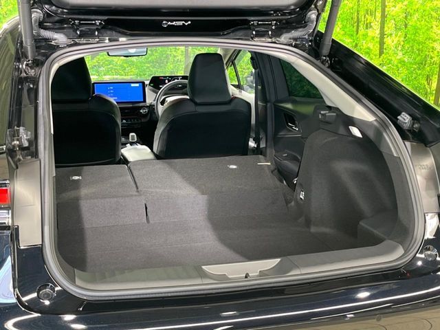 後席を格納すると、これだけの広さが！シーンに合わせたシートアレンジで、大きな荷物も積むことが出来ます♪
