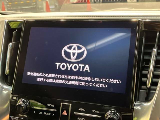 【10.5インチ　ディスプレイオーディオ】大画面のディスプレイはAppleCarPlayやAndroidAutoが利用可能。大きな画面でスマホナビアプリ等が利用いただけます♪