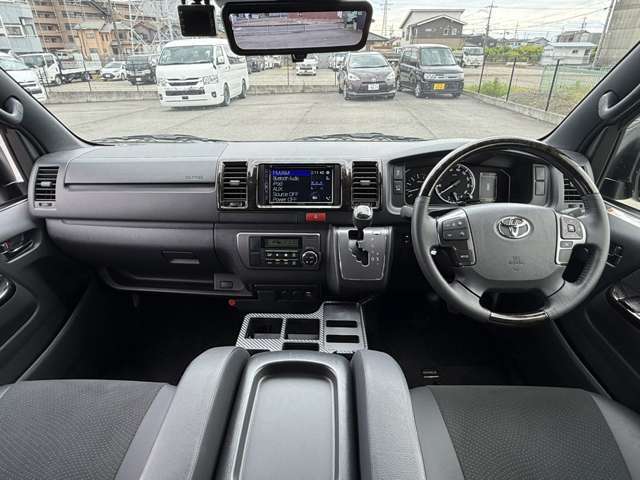 4WD/ディスプレイオーディオ/バックカメラ/パノラミックビューモニター/デジタルインナーミラー/フロントスポイラー/17インチアルミホイール/プッシュスタート/スマートキー/LEDヘッドライト