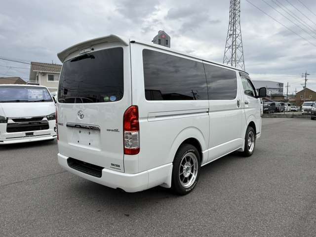 4WD/ディスプレイオーディオ/バックカメラ/パノラミックビューモニター/デジタルインナーミラー/フロントスポイラー/17インチアルミホイール/プッシュスタート/スマートキー/LEDヘッドライト