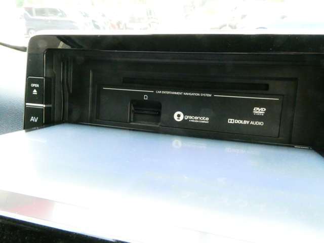 ナビゲーションのAV機能は、CDやDVDビデオ、Bluetoothオーディオなどを搭載しておりますので、車内がまるでコンサートホールのようにお楽しみ頂けます。