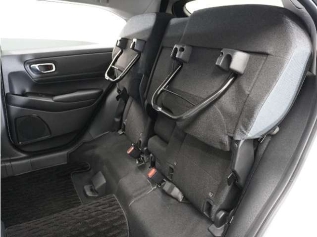 ◆チップアップ＆ダイブダウン機構付リアシート◆倒して、はね上げて。変化するシートで空間を乗る人に合わせて有効に使えます！