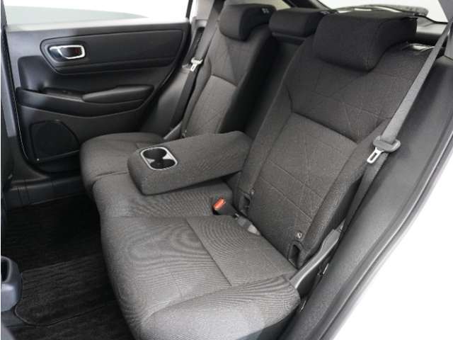 家族やご友人とBBQに行くとき、楽しさは道中の車内から始まっています！このベンチシートに座って、みんなで和気あいあい盛り上がりましょう！