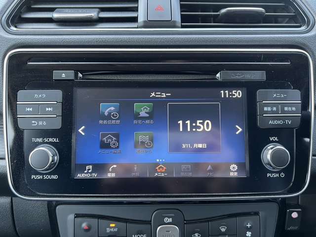 【純正ナビ】インテリアに溶け込むスタイリッシュな「専用設計」純正ナビを装備。視認性や操作性など基本性能にも優れ、より上質なカーライフをお楽しみいただけます。