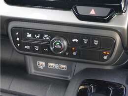 オートエアコンは温度を設定すれば自動で快適な状態をキープしてくれるので運転中の温度操作が減り安全面でも安心ですね。