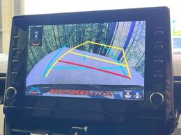 【バックカメラ】駐車時に後方がリアルタイム映像で確認できます。大型商業施設や立体駐車場での駐車時や、夜間のバック時に大活躍！運転スキルに関わらず、今や必須となった装備のひとつです！