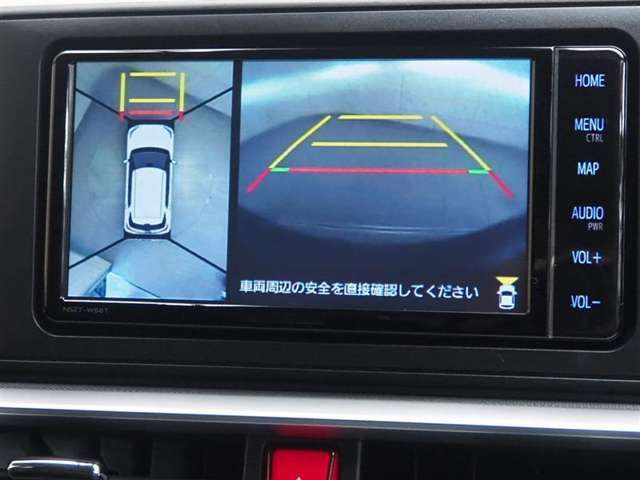 パノラミックビューモニター付きです。車両を上から見たような映像をディスプレイオーディオ画面に表示。運転席からの目視だけでは見にくい、車両周辺の状況をリアルタイムでしっかり確認できます。