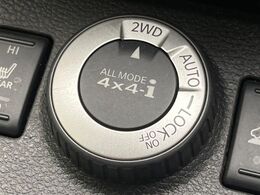 【オールモード4×4】2WD/4WDモードを手軽に切り替え可能。燃費重視の2WD、スタック時に役立つLOCK、AUTOモードでは4WDの配分を自動で調整し、路面状況を問わず安定した走りをサポート。