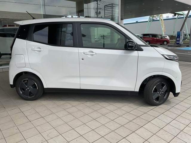 日産の電気自動車、サクラです！こちらは当店の試乗車です　1/3