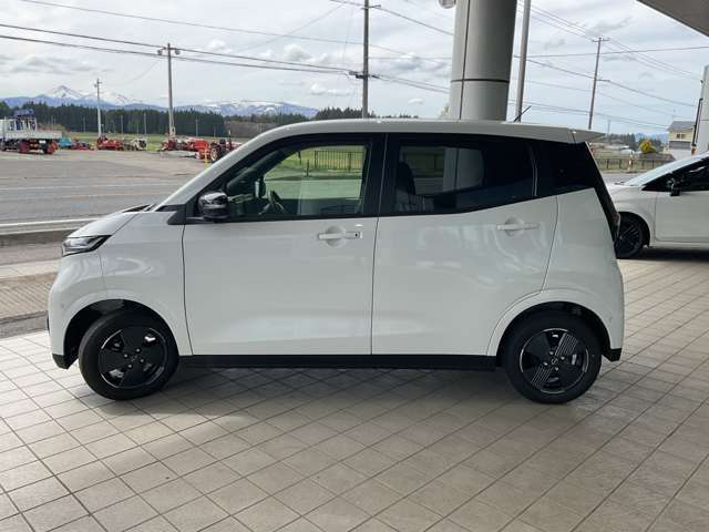 日産の電気自動車、サクラです！こちらは当店の試乗車です　3/3