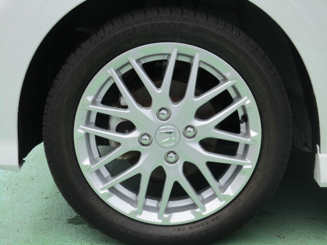ホンダ純正アルミホイール　気品有るデザインです。