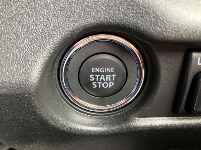 ★キーレスプッシュスタートシステム★エンジンスタートは最近はやりのプッシュスタート！鍵を車内に持ち込めばシリンダーに差し込まなくともボタン1つでエンジンがかかる★