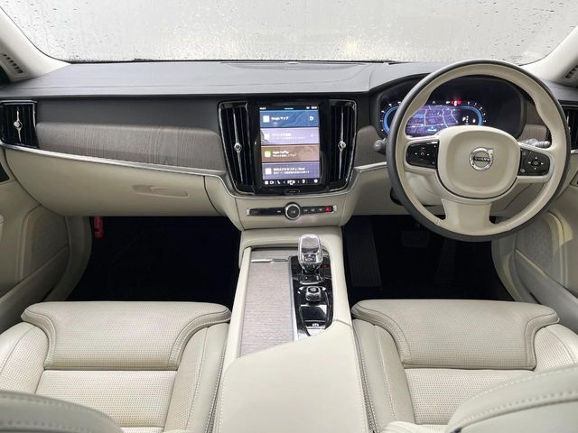 V90【アルティメット　B5】入庫しました！もう現行モデルでは手に入らない最終系のV90です☆Googleシステムを搭載しており、音声認識でエアコンの温度調整なども可能です♪