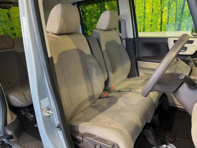 運転席シート廻りは使用感も少なく、良好な状態となっています。前オーナー様が丁寧に使っていたことがよくわかりますね。