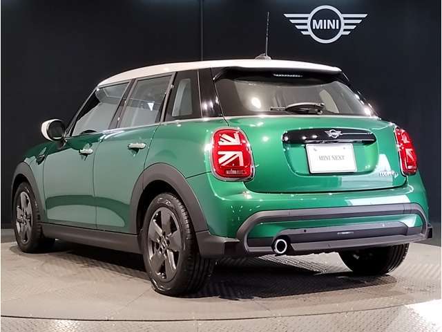 【ゴーカートフィーリング】入り組んだ細い街中でも何のストレスもなく走るMINIはまるでゴーカートに乗っているかのような乗り味で非常に特徴的で唯一無二です！！