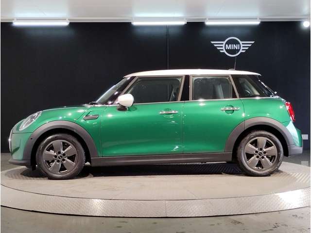 気密性の高いMINIは外観のかわいらしさとは裏腹に、外の雑音を遮り、高級感のある快適なドライブをお楽しみいただけます。
