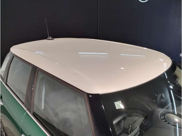 【ボディコーティングで新車時の輝きを】ご納車前にボディを磨き上げ下地処理を行った上で、コーティングを施工します。軽微な小傷も無くなりより新車時の輝きに近い状態でお届けできます。ぜひご用命下さい！