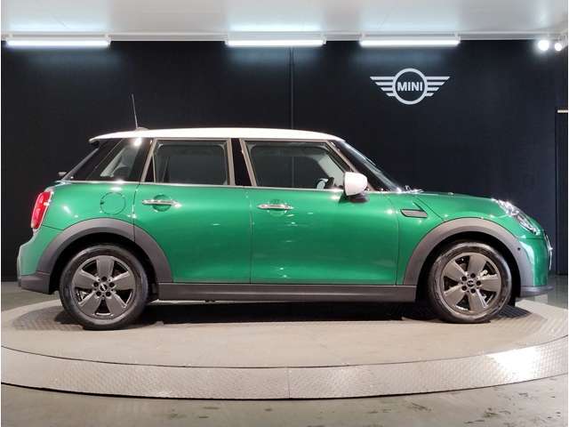 【MINI認定中古車】MINIのご購入はぜひMINI正規ディーラーで！メーカー基準の納車前点検整備を全車実施。規定整備を実施された車両にのみ付帯出来る全国保証。