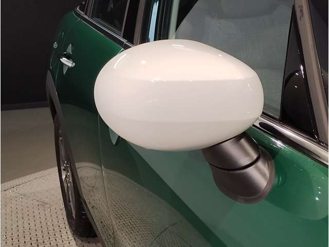 ドアミラーカバーを交換することでMINIの雰囲気がガラッと変わります！純正アクセサリーからお好みでお選びいただけます。