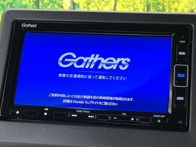 【純正ナビ】人気の純正ナビを装備しております。ナビの使いやすさはもちろん、オーディオ機能も充実！キャンプや旅行はもちろん、通勤や買い物など普段のドライブも楽しくなるはず♪