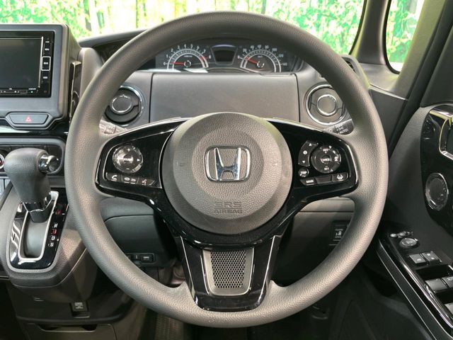 【ステアリングスイッチ】運転中、前方から目線をそらすことなく、オーディオ等の操作が可能な便利機能！安心＆快適なドライブを演出してくれます♪