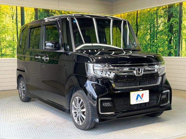 大好評のボディコーティング「弾スプラッシュコート」もご納車までに施工可能。通常のガラスコートと異なる、耐久年数6年の無機質ガラスコーティングが、ボディをキレイな状態に保ってくれます。