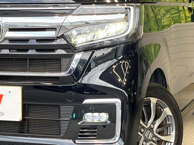 【LEDヘッドライト】悪天候や夜間走行時も良好な視界を確保し安心して運転できる高輝度LEDヘッドライトを装備！点灯速度が早く、消費電力も抑えられています。