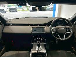 コックピット。車内もキレイで嫌な臭いもありません！ご納車後の臭いが付きにくくなる「空気触媒コーティング」もあります。