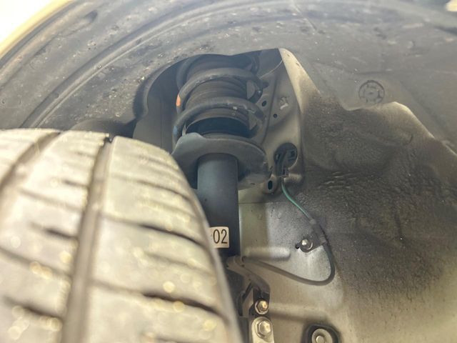 お車を安心してお乗りいただく為には、足回りの定期点検が欠かせません。サービスサポート（有償保証）では無料点検もご提供しており、安心のカーライフをお過ごしいただけるサポート体制が整っています。
