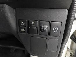 【アイドリングストップ】赤信号や渋滞で停車した際にエンジンを停止し、無駄な燃料の消費を抑えます。燃費向上や環境保護につなげる機能♪エンジンはブレーキを離せば再始動します。