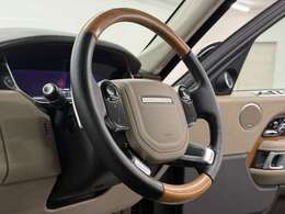 気品・洗練、そして個性的なシルエット、ランドローバー伝統のすべてを備えた特徴的なモデル！！