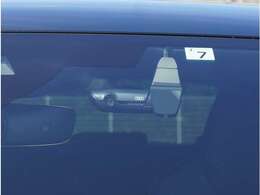 【ドライブレコーダー】安心・安全なカーライフに必須のドライブレコーダーを装備。あおり運転や事故に遭遇した際の状況も映像で記録し、万一のリスクに備えます。