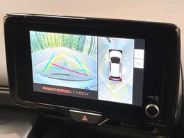 【パノラミックビューモニター】専用のカメラにより、上から見下ろしたような視点で360度クルマの周囲を確認することができます☆死角部分も確認しやすく、狭い場所での切り返しや駐車もスムーズに行えます。