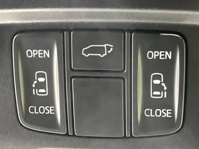 【両側パワースライドドア】スマートキーや運転席のスイッチで後席両側スライドドアの開閉が可能♪電動だから力を入れてドアを開ける必要が無く、小さなお子様でも簡単に開け閉めでき快適です♪