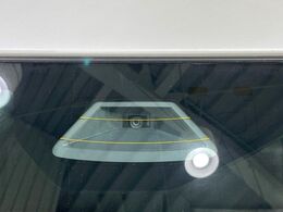 【スズキ　セーフティサポート】走行中に前方の車両等を認識し、衝突しそうな時は警報とブレーキで衝突回避と被害軽減をアシスト。より安全にドライブをお楽しみいただけます。