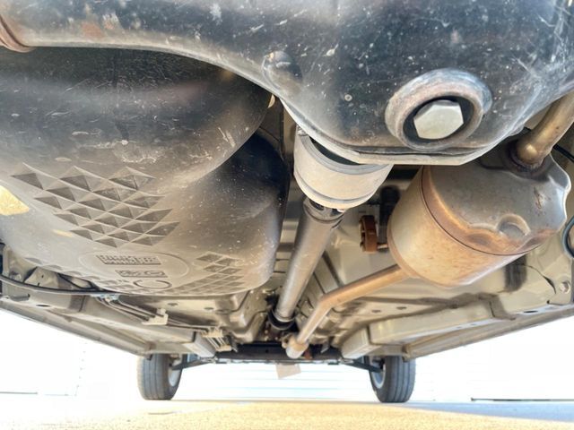 お車を安心してお乗りいただく為には、足回りの定期点検が欠かせません。サービスサポート（有償保証）では無料点検もご提供しており、安心のカーライフをお過ごしいただけるサポート体制が整っています。
