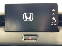【メーカー純正9型ナビ】インテリアに溶け込むスタイリッシュな「専用設計」メーカーナビを装備♪視認性や操作性など基本性能にも優れ、より上質なカーライフをお楽しみいただけます。