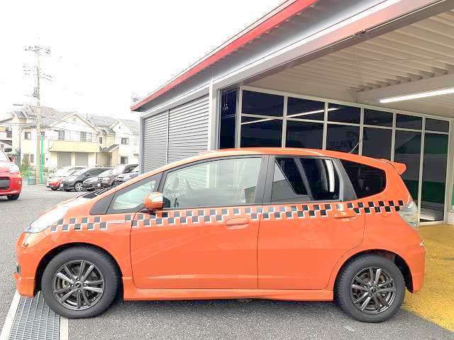 外装も特に目立つキズ等も無くキレイです！お探しの方はお早めに！全国納車も可能です！実際に現車確認が難しい当店より遠方の方でも一度ご相談下さい！