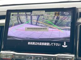 【バックカメラ】駐車時に後方がリアルタイム映像で確認できます。大型商業施設や立体駐車場での駐車時や、夜間のバック時に大活躍！運転スキルに関わらず、今や必須となった装備のひとつです！