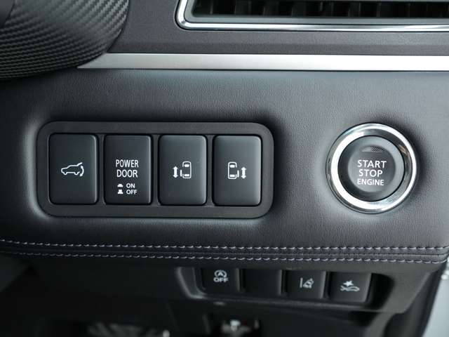 両側電動スライドドア搭載！運転席から開け閉めを操作することが出来ますので、悪天候時にも外に出ることなく送り迎えが可能です！