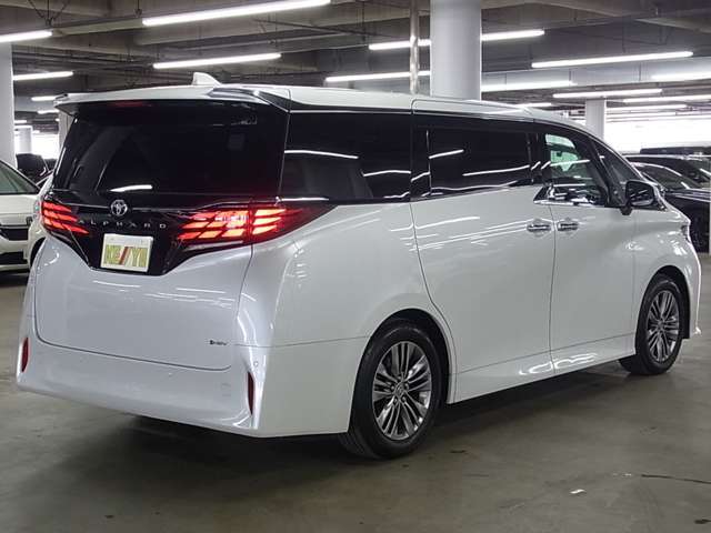 自社陸運局指定工場完備！国家資格車検検査員資格を持った整備士による整備。走行に関係のない所も不具合箇所があれば修理してお渡しいたします。