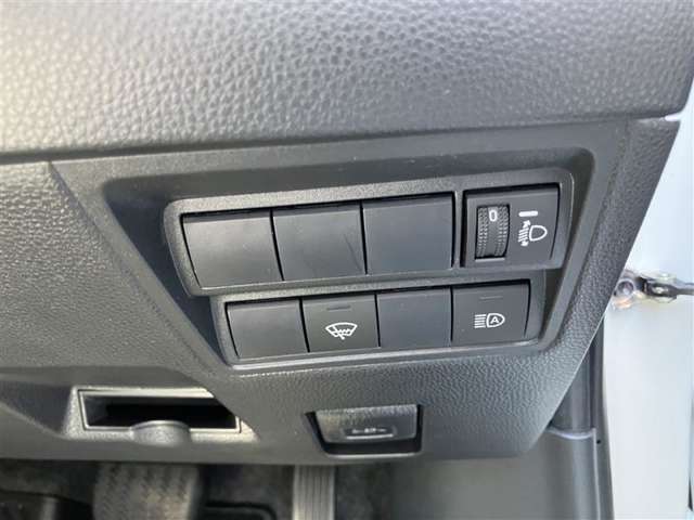 寒冷地仕様です。フロントガラスに熱線が入ってます