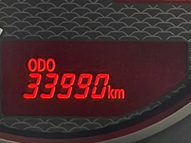 【ETC】有料道路を利用する際に料金所で停止することなく通過できる、ETC車載器（ノンストップ自動料金収受システム機器）が装備されています。セットアップを行うことで利用可能になります。