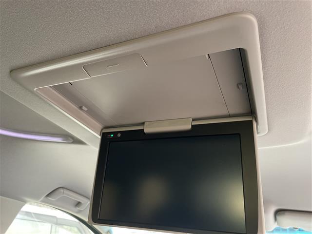 【後部座席操作部】『後部座席周辺の装備』の画像になります。写真の内容に関してご不明点、ご質問等がございましたらお気軽にガリバー店舗までお問い合わせください。