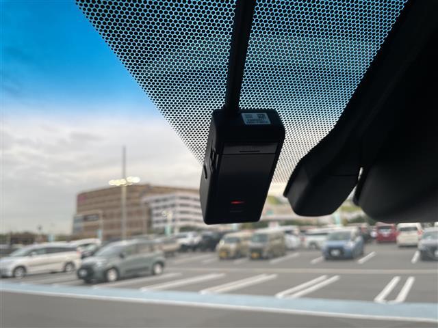 【ドライブレコーダー】映像・音声などの運転中の記録を残します。事故などを起こした起こされた時の証拠になりえますので、もしも時でも安心ですね。