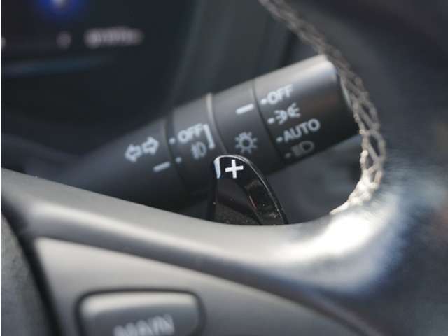 ◆パドルシフト装備◆オートマチック車でもミッション車のようなフィーリングを楽しめます。エンジンブレーキを使いたい時にも役立ちます。