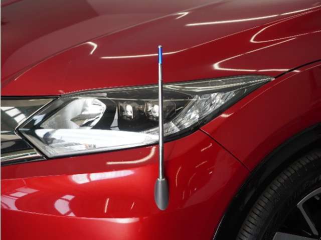 左前の死角を補助するコーナーポール装備！細い道や車庫入れの時に役立ちます。不要な時は収納できます